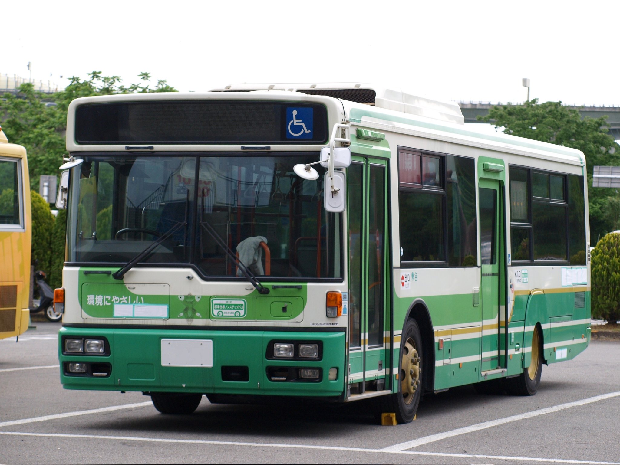 CA2010A 高槻市バス、芝生大型 CA2010A 高槻市バス、芝生大型