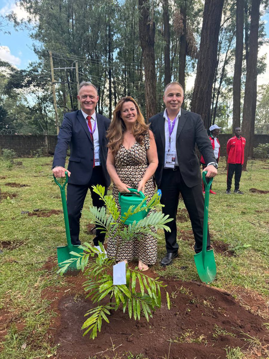 SSF Director @dianedeNC Diane de Navacelle de Coubertin & SSF President @prawnic Roman Greba along with the Minister of Education and @ISFsports ISF President Laurent Petrynka planted a tree in Nairobi following the National Tree Planting Day and our sustainability goal. #SSF