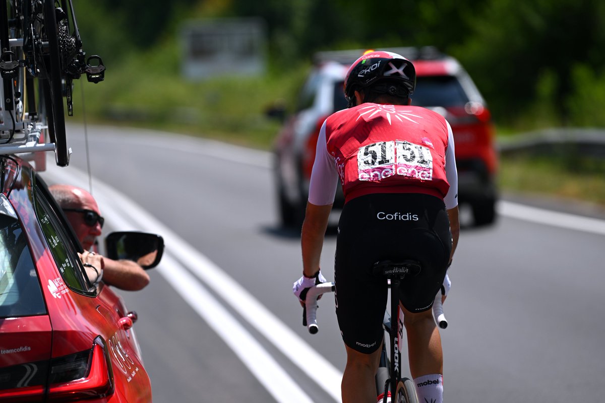 Première semaine du #GiroDitalia terminée avec cette arrivée à Naples ✅ 🔜 RDV mardi pour la suite du premier Grand Tour de l'année ⛰️ 📸 @GettySport