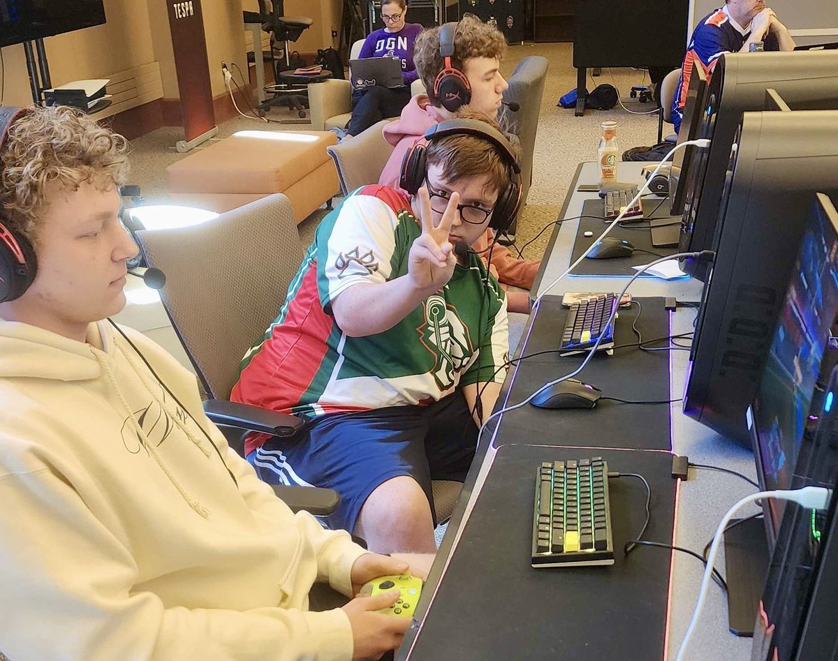🚀🎮✌️Ready to rocket to victory! Team Salem is all geared up for the <a href="/IHSEA_org/">Illinois High School Esports Association</a> Rocket League Finals. Let's show them what we've got! #SalemWildcatPride