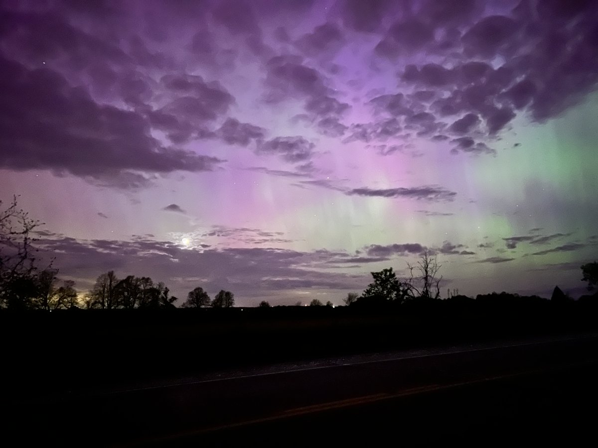‘STILL UNDER A GEOMAGNETIC STORM WARNING’: 8 things to know about why southern Ontario may experience the northern lights again this week. Here are pictures from Scugog Island. durhamregion.com/news/still-und…