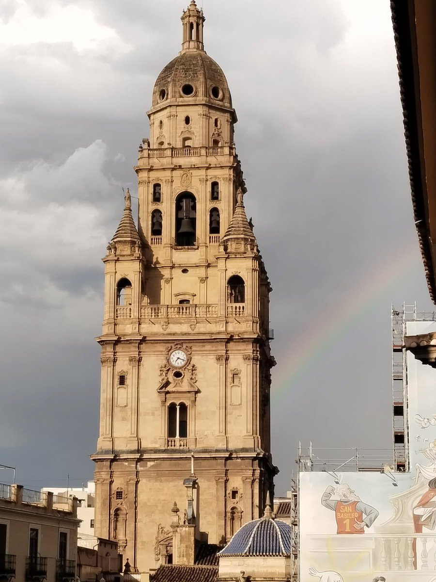 ❓ ¿Sabías que la torre de la Catedral de Murcia, con sus 93 metros (98 con la veleta), es la segunda más alta de España, la primera si consideramos únicamente las de base cristiana? #DíaDeMurcia