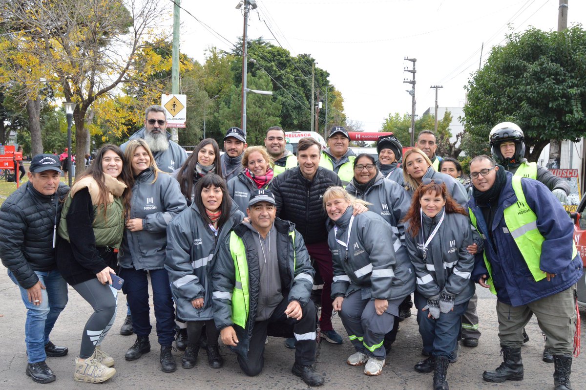 CORRIMOS🏃🏻‍♀️‍➡️🏃🏻‍➡️ Esta mañana, participamos de la Carrera Flavia Pugliese✔️👟Como cada año estuve presente en Villa Sarmiento para homenajear a la recordada deportista de nuestro partido junto a vecinos y vecinas. 5 km👆🏻Felicitaciones a todos los participantes.