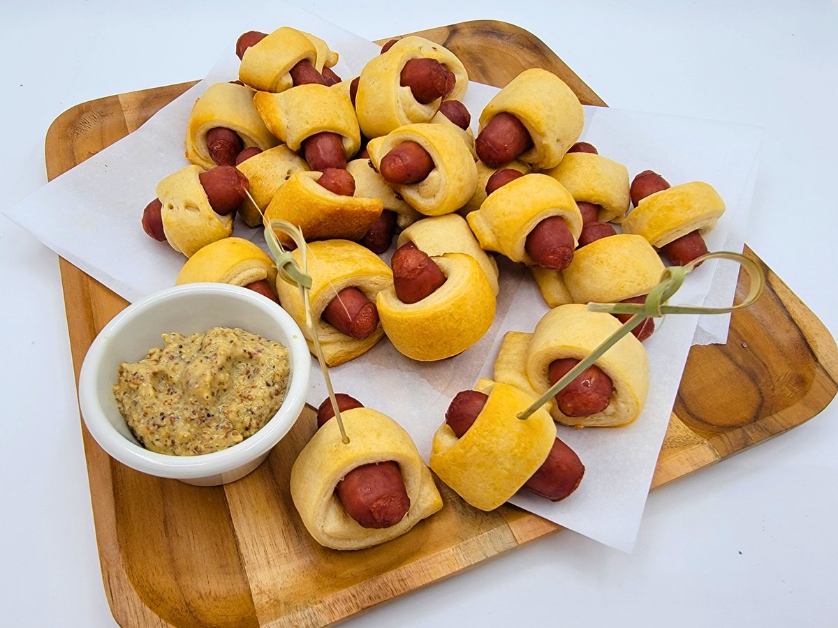 Get the recipe  👉 pinkninjablog.com/lil-smokies-pi…

Indulge in the savory goodness of Lil Smokies Pigs in the Blanket, a crowd-pleasing appetizer that's perfect for any occasion. 
 
 #PigsInTheBlanket #AppetizerIdeas #PartyFood #EasyRecipes