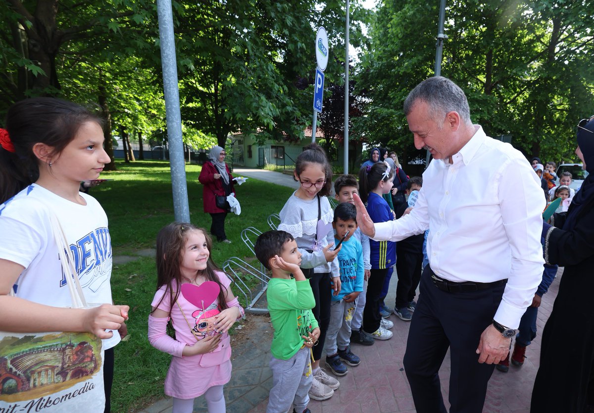 Miniklerimizin gülüşleriyle dolu harika bir mekan kurduk; Lokomotif Çocuk Köyü. Aileler ve çocuklar için eğlenceli ve öğretici deneyimler sunacak bu köyde birlikte büyüyeceğiz. Bugün etkinlikleri tamamlayan çocuklarımıza başarı belgelerini teslim ettik. İsteğimiz, eğlenceli…