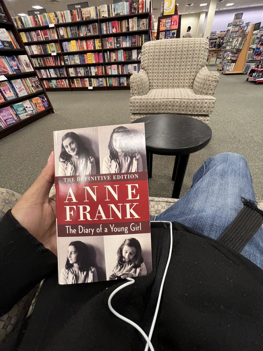 brandnewscripts's tweet image. popped a 40, did a lil molly , had a lil sex , did a lil ket , woke up early and now i’m reading bout Anne her diary as a young girl.