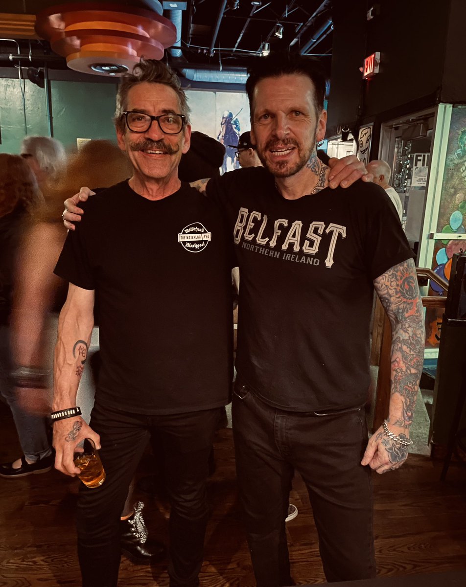 I was like lucky enough to get to see Husker Du in Glasgow back in the day and have always loved their work. So it was real pleasure to meet Greg Norton at the SLF/ RW show last night !! Check out Greg’s new band UltraBomb! @ultrabombmusic #hüskerdü