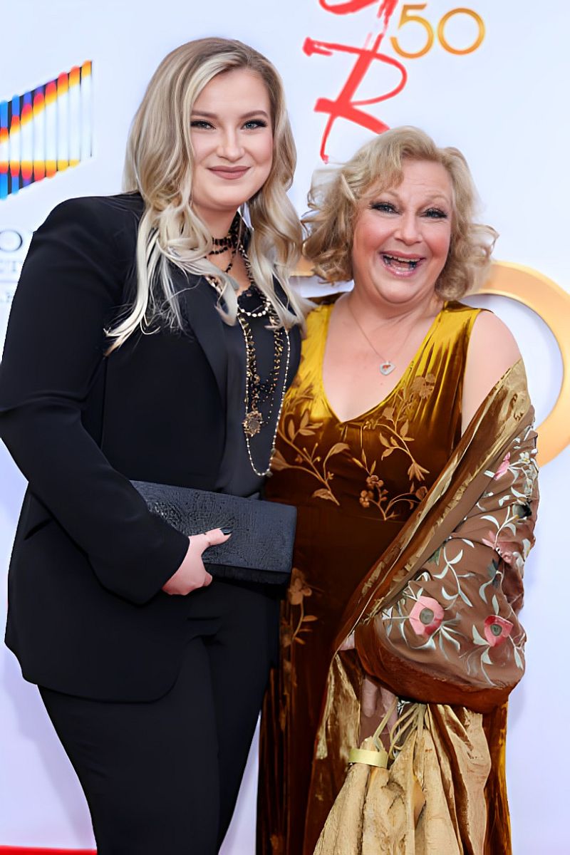 @BethMaitlandDQB Happy Birthday and Happy Mothers' Day!