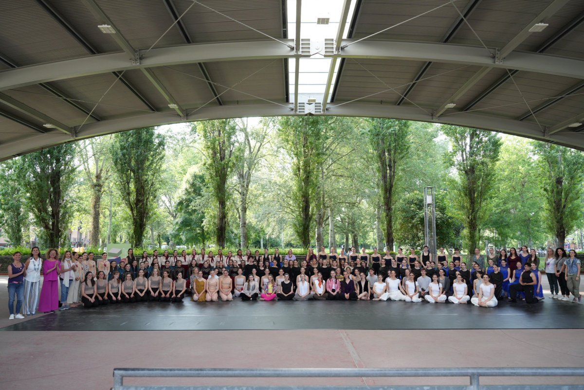 Un applauso alle danzatrici e ai danzatori che oggi pomeriggio si sono esibiti per l’Happening firmato #BiennaleEducational al Pattinodromo Arcobaleno del Parco Albanese (Mestre-Bissuola) 👏 @lecittainfesta