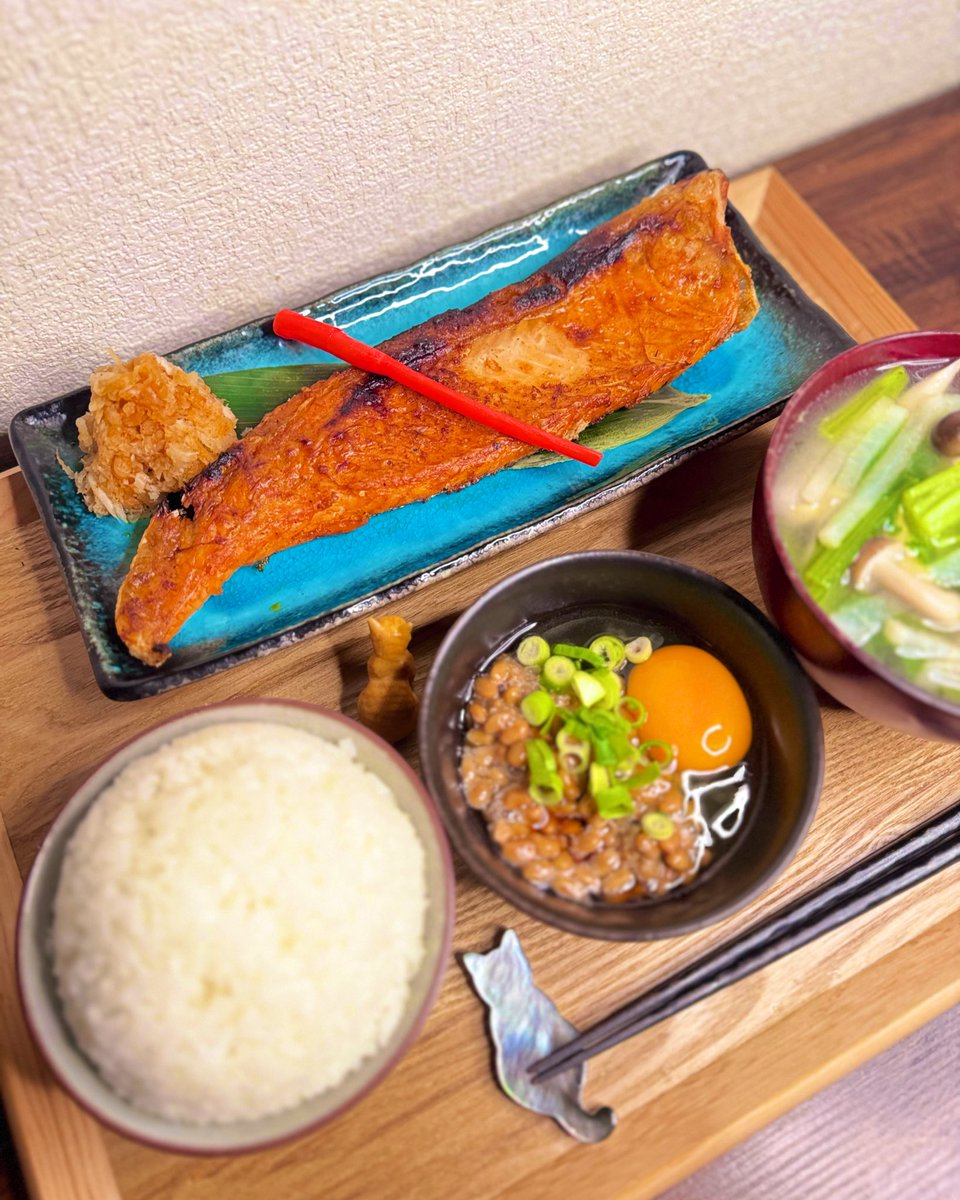 今日の晩ご飯🍚⸒⸒⸒⸒⸒🐈‍⬛.  ໋☪︎♪♪

📖鮭ハラス定食🐟

#輪廻食堂