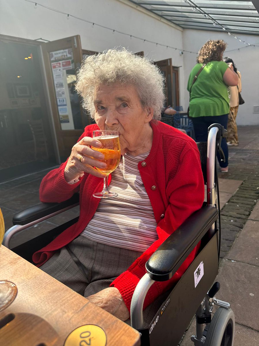 Thank you Deb and Emily for taking Barbara and Mary out to the pub to celebrate Barbara's 95th birthday! 🍻🥳🥳#birthdaycelebration #residentialcare @AnchorLaterLife