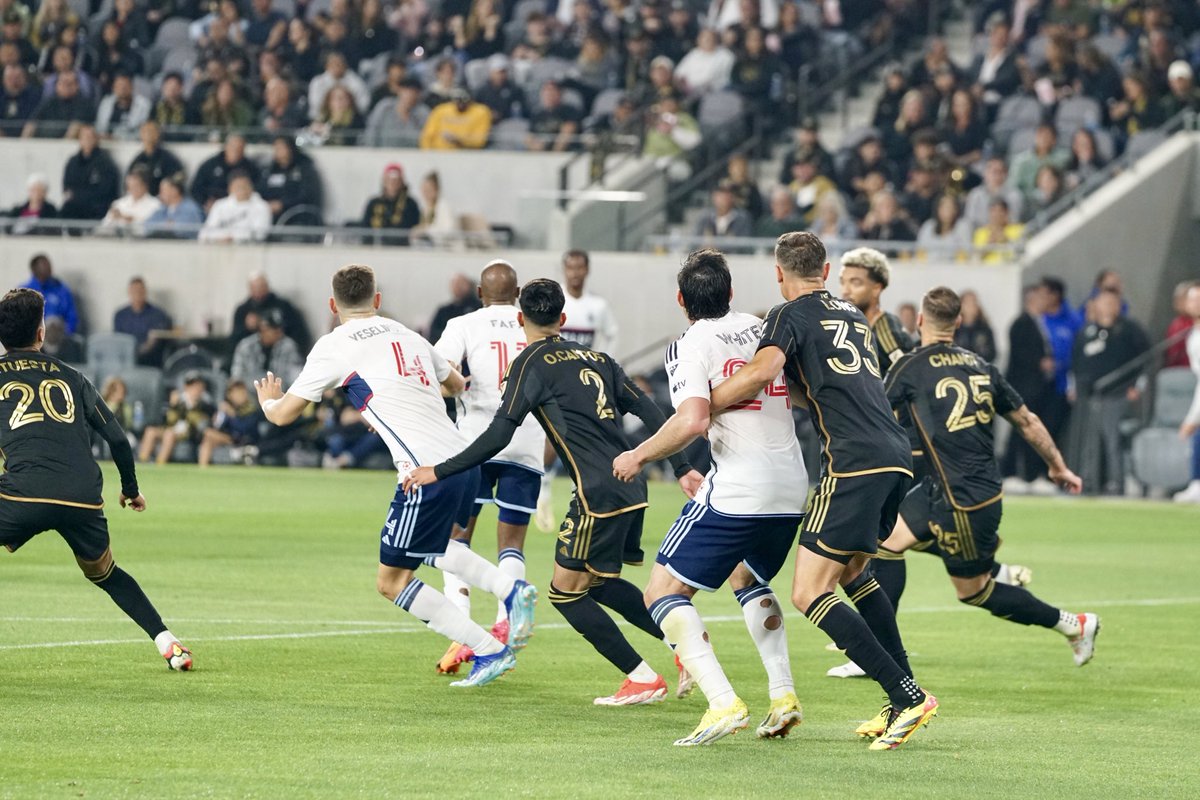 More pics from last night’s match 

 #LAFCvVAN 

#LAFC
