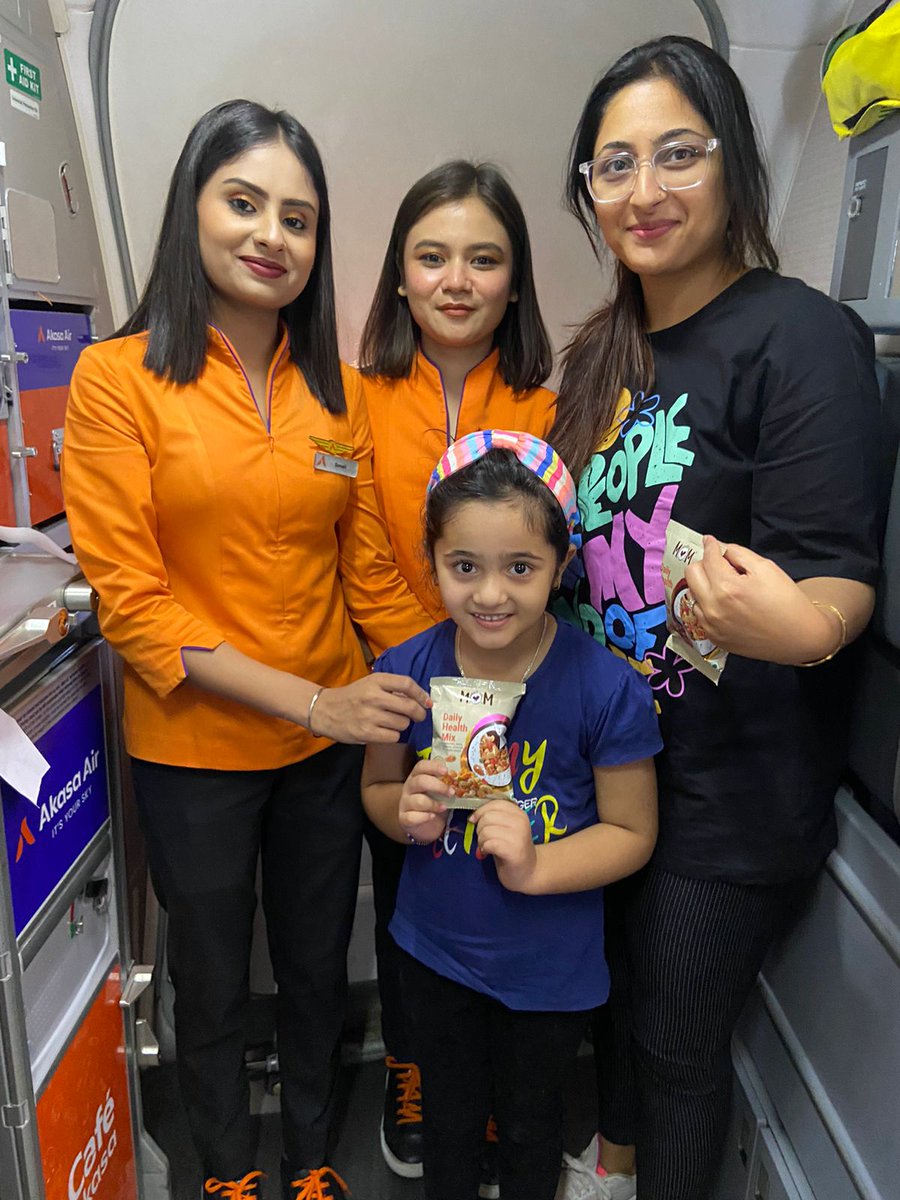 We celebrated Mother's Day with our passengers by sharing moments of warmth and joy, just like a mother's love. 🧡 Our M.O.M - Meal Of the Moment Daily Healthy Mix snacks were just a small part of the celebration, but the smiles they brought were truly heartwarming. 😇…