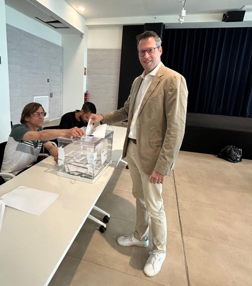 Guillem @MateoSellas, candidat per #Barcelona de @socialistes_cat amb @UnitsCat, ha votat a Santa Susanna, #Maresme. Eleccions al @parlamentcat #12M. @UNITSpelMaresme