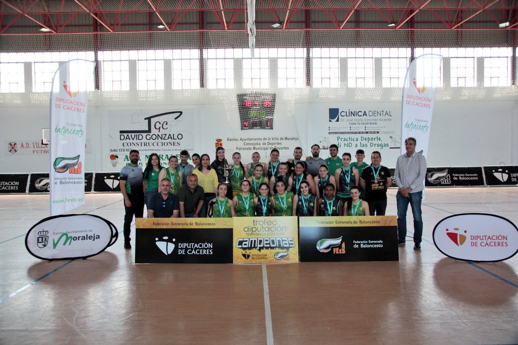 🥇| 𝐂𝐚𝐦𝐩𝐞𝐨𝐧𝐚𝐬 𝐓𝐫𝐨𝐟𝐞𝐨 𝐃𝐢𝐩𝐮𝐭𝐚𝐜𝐢𝐨́𝐧 𝐂𝐚́𝐜𝐞𝐫𝐞𝐬 El equipo CB AL-QÁZERES VERDE se proclama Campeón del XXIX Trofeo Diputación de Cáceres Femenino. Enhorabuena 👏🏽 💚💛💙🏀 📸: @FExB @DiputacionCC