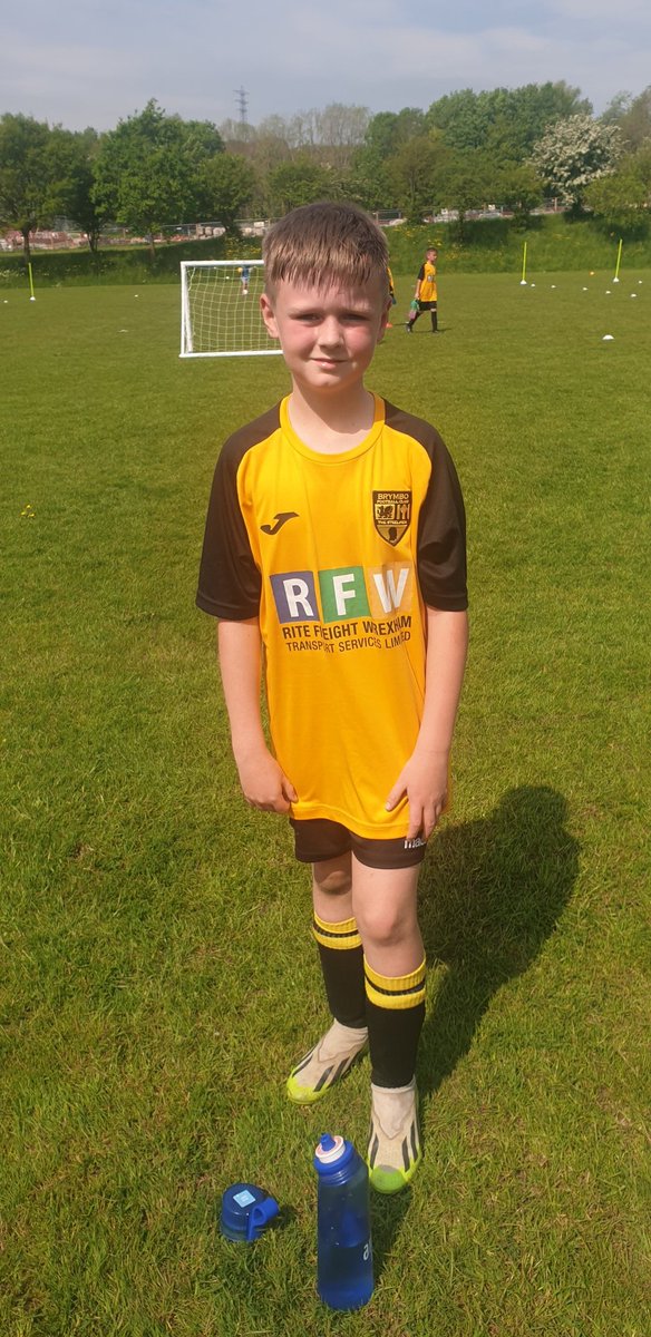Last game of the season for Jacob today at @BrymboFC u9s He needed to score 1️⃣ goal to get 6️⃣5️⃣ goals for the season and he goes and volunteers to play in goal 🤦🏻‍♂️🤣 Thankfully, he played upfront 2nd half and scored 2️⃣, finishing the season with 6️⃣6️⃣ Goals in 1️⃣9️⃣ Games ⭐