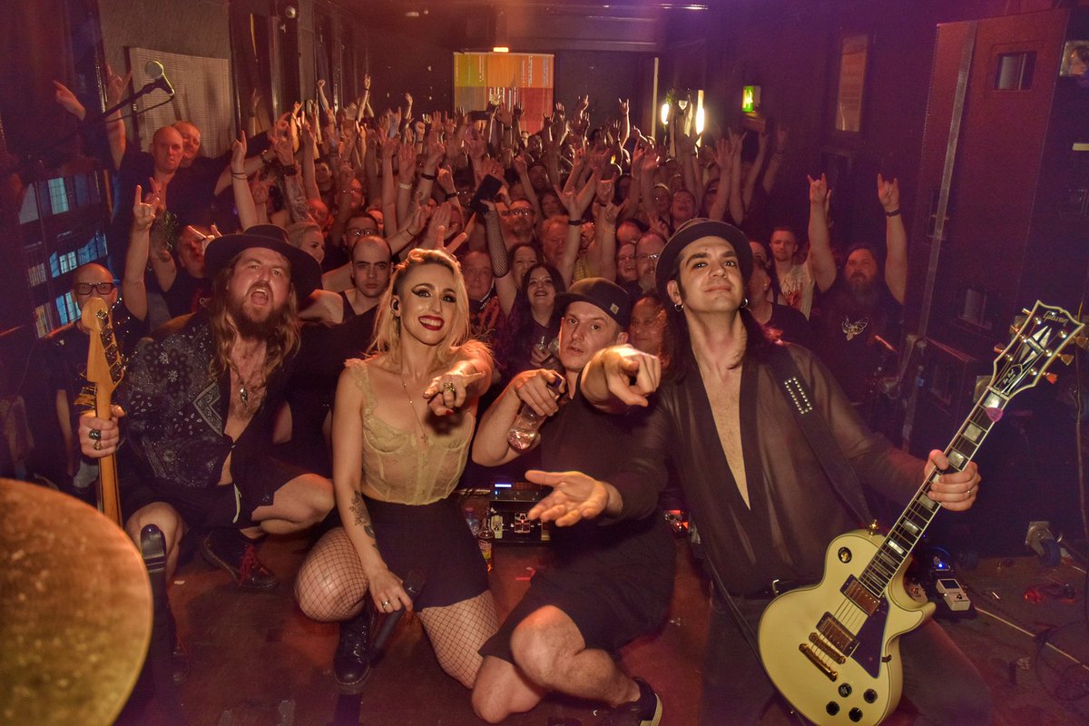 What a way to celebrate our NO.1 ROCK ALBUM!!! 😍🥵🥳 Thanks so much Manchester and Nottingham for filling out those venues for us! 🔥 cannot wait for London tonight 🥳🥳🥳 last tix here: seetickets.com/tour/marisa-an… see you at the front! 🥳 Love MATM ❤️‍🔥 #marisaandthemoths