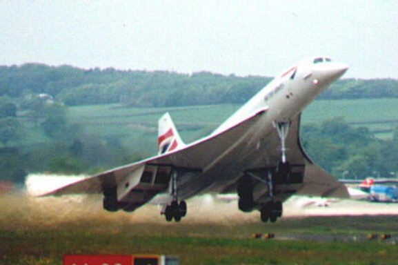 When Concorde graced EGNM with her presence 🥰 This week's #SupersonicSunday ✈️ (credit to photographer) #avgeek