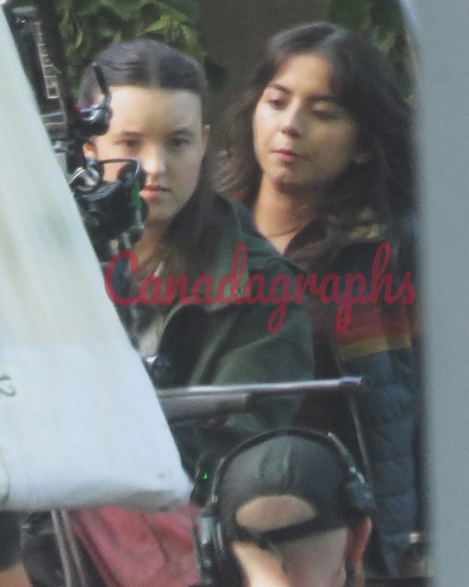 Voici la première photo de Ellie et Dina sur le tournage de la saison 2 de The Last Of Us.