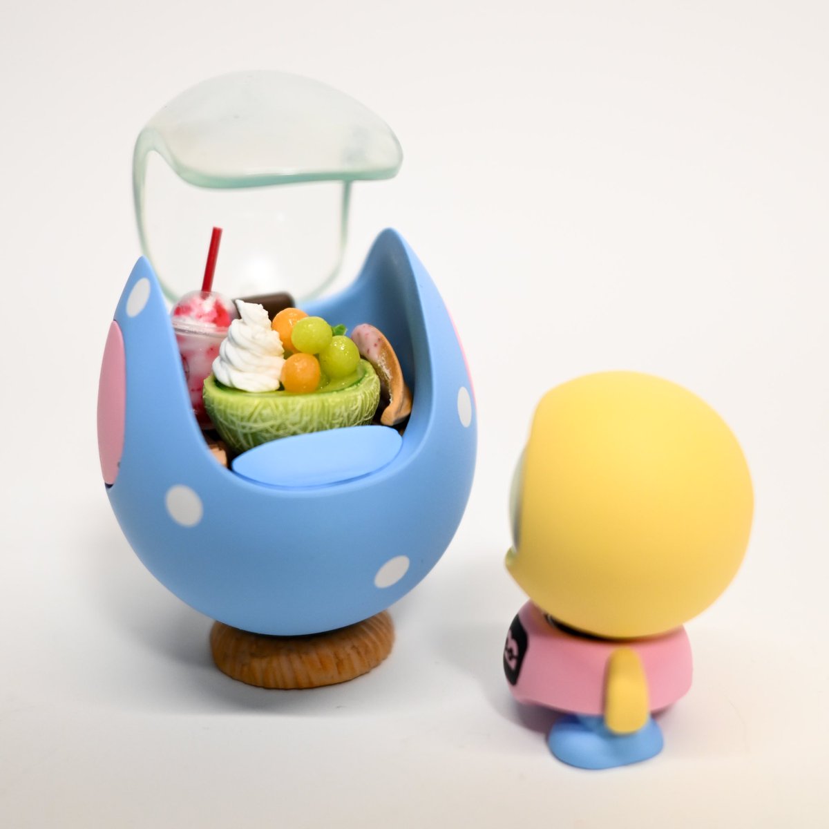 mono1065's tweet photo. メカタマゴ　キミボッツくん

Ib studio(@ibstudio528 )さんのキットです(6年くらい前にワンフェスで買ったもので作るの遅くてスミマセン🙇)
絶妙なゆるさがたまらん

ほんとは乗れるはずだけどスペース的にどう乗せればいいのかわからんのでお菓子載せてます https://t.co/44EiPHMMw0