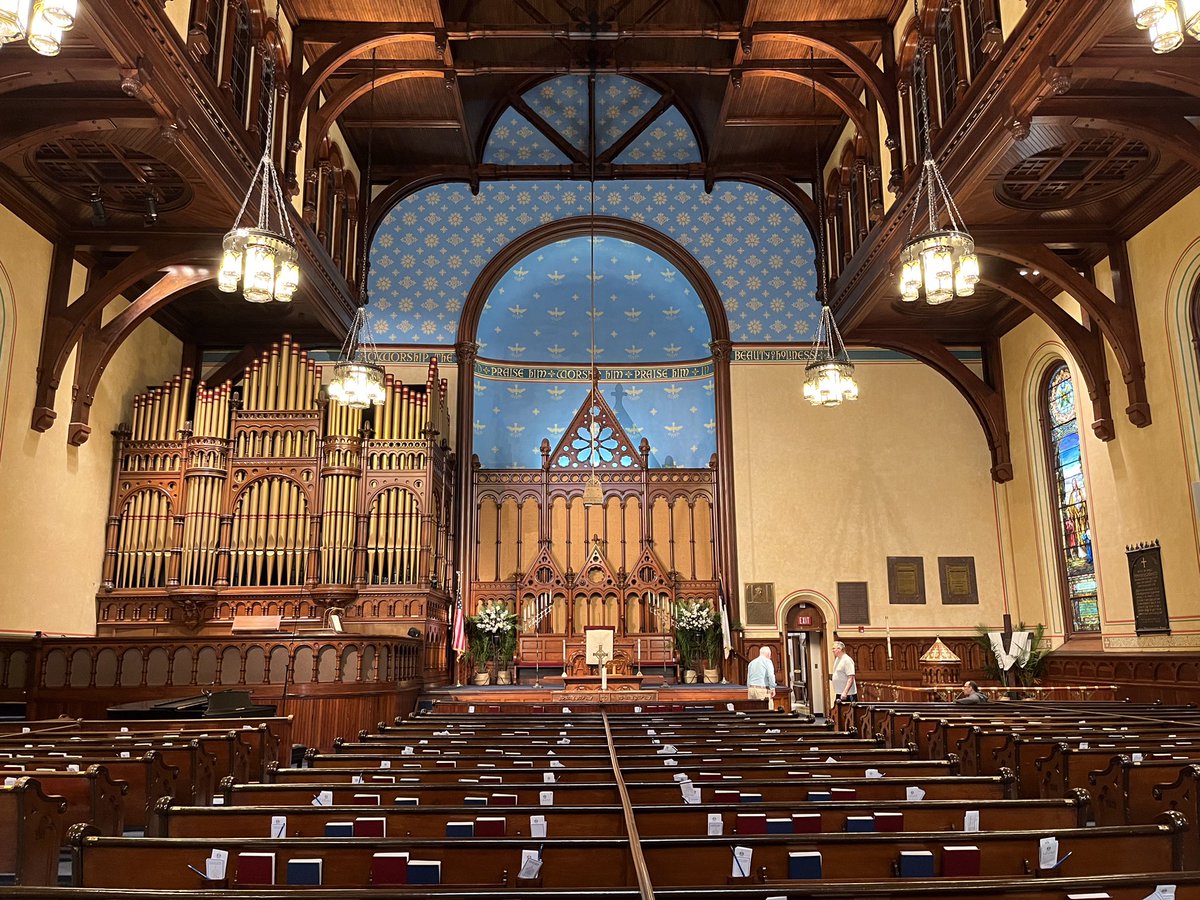 Visited the stunning Old Stone Church-91 @CLEPublicSquare in @DowntownCLE, founded in 1820. Spoke with the kind Frank Schwartz, the Property Mgr. here for the last 25 years, about preserving this historic gem. His dedication to keeping it in top shape is commendable. @OldStoneCLE