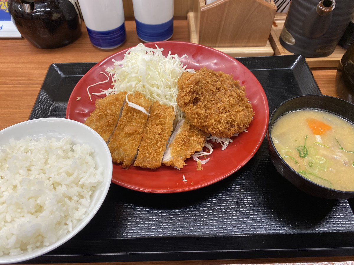 夕飯はとんかつ🐷をいただきます😋
外食ばかりで、来週の
健康診断が、心配ぢゃ🥺