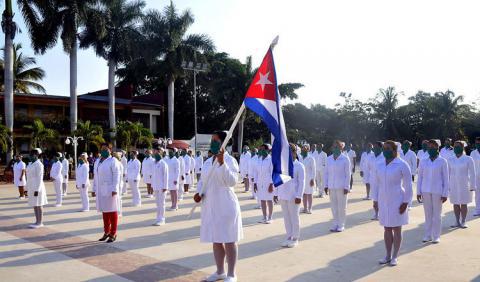 En el #DíaInternacionalDeLaEnfermería, nuestro reconocimiento a esos profesionales de la salud en #Cuba, quienes desempeñan una muy importante y sensible labor en el cuidado y defensa de la vida. #CubaPorLaVida 🇨🇺