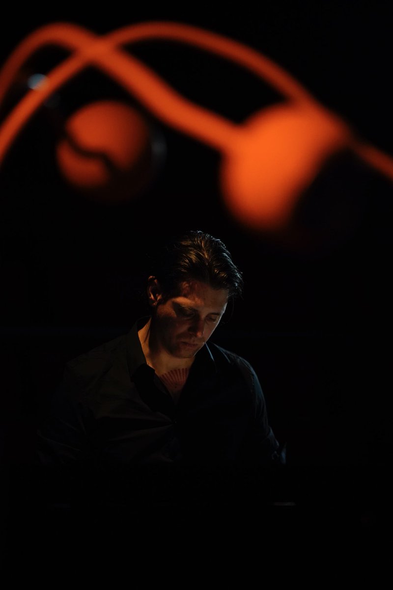 Répétition de Nicolas Debade au studio 104 de la <a href="/Maisondelaradio/">Maison de la Radio et de la Musique</a> pour le concert  AKOUSMA <a href="/Ina_GRM/">INA grm</a> de 18h !
Billetterie : maisondelaradioetdelamusique.fr/tag/akousma