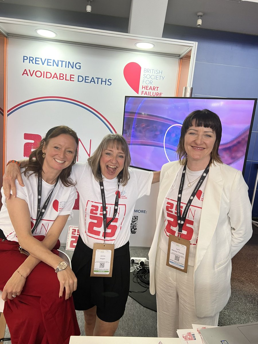 Executive team @BSHeartFailure rocking the new merch. Promoting the early detection and prevention of #HF through #25in25 - spreading the word all through Europe!