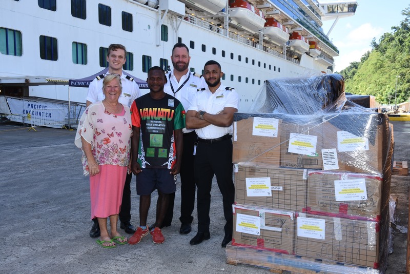P&O Cruises Delivers Kit Bags to Vanuatu Paralympic Committee cruiseindustrynews.com/?p=94450