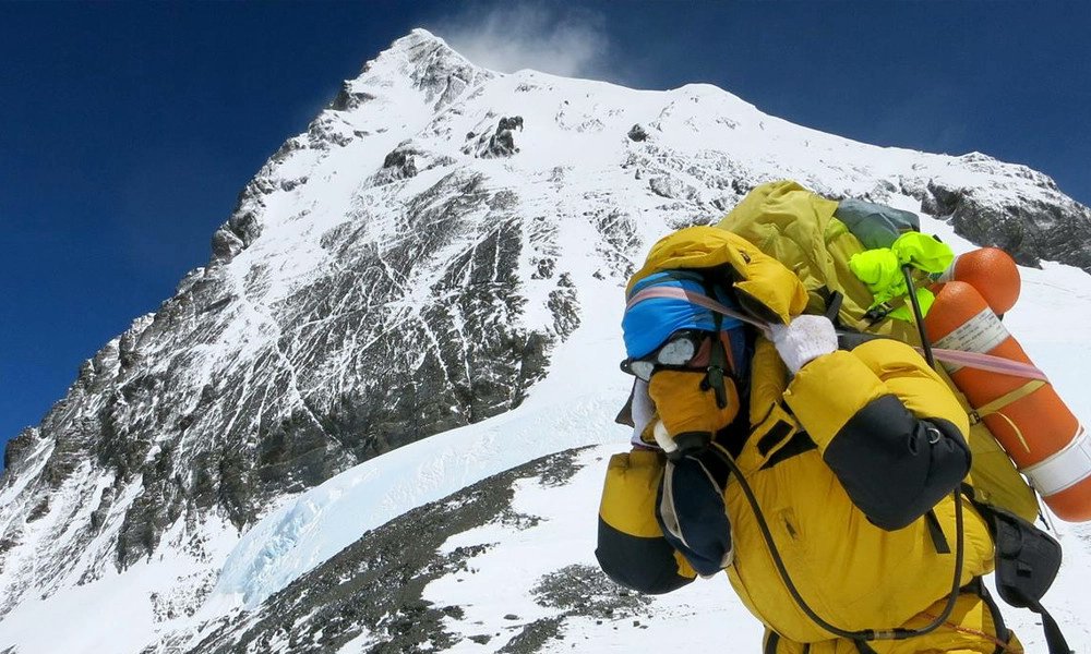 পর্বতারোহীর সংখ্যা কমাতে নেপালের সুপ্রিম কোর্টের নির্দেশ