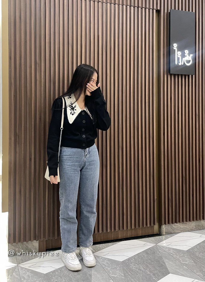whiskypiee's tweet image. BUKAN GWEH KALO GA NEMU CARDIGAN LUCU&amp;gt;&amp;lt;🖤

dari lama cari cardigan yang collarnya kaya gini &amp;amp; akhirnya nemu aaAAAk senang😀