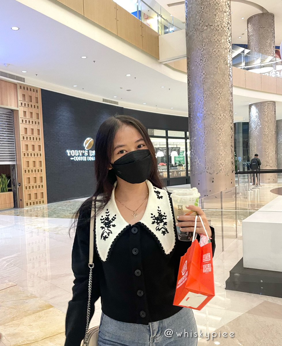 whiskypiee's tweet image. BUKAN GWEH KALO GA NEMU CARDIGAN LUCU&amp;gt;&amp;lt;🖤

dari lama cari cardigan yang collarnya kaya gini &amp;amp; akhirnya nemu aaAAAk senang😀