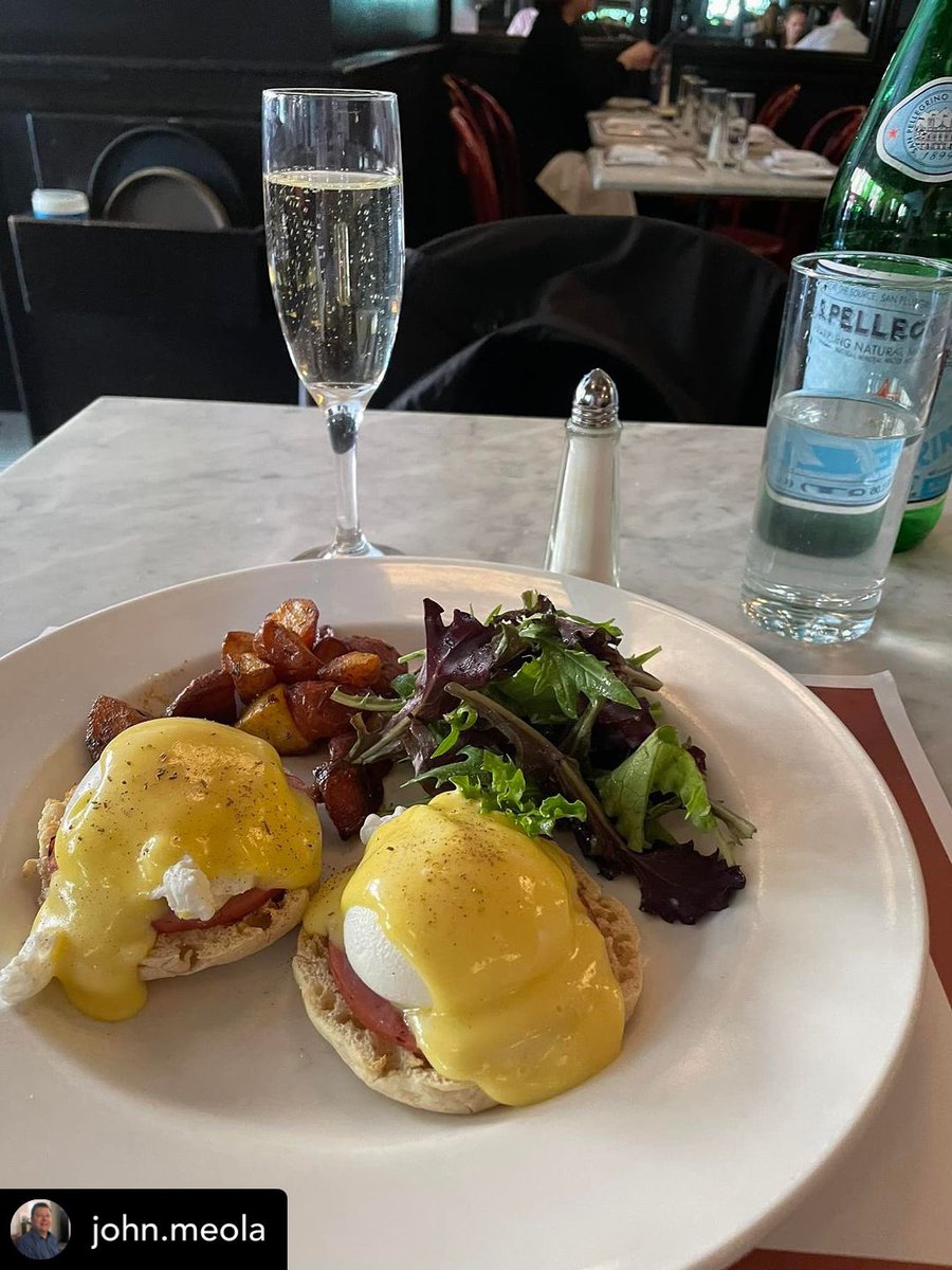 A little bubbly + our @mannysbistrony eggs Benedict = The Perfect Mother’s Day Brunch!🥂✨ #mannysbistro #mannysbistrony #brunch #nycbrunch #MothersDay #brunchnyc #brunchtime #mothersday2024 #weekend #weekendvibes #bonweekend #eggsbenedict #nyc #newyork #newyorkcity #nomnomnom
