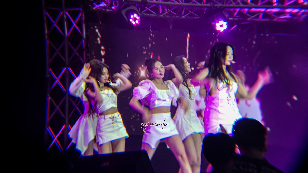 syeonsmile's tweet photo. 240511
fromis_9 kwave event photo dump 🩷 Most of the pics are blurry since I was really shaking throughout their whole set 😭 I love these girls so much & I just want to keep some of my memories here 🥹🍀
#fromis_9 #프로미스나인
#KWAVEwithfromis_9
#fromisRockingKwaveph https://t.co/CLPDFi4UyT