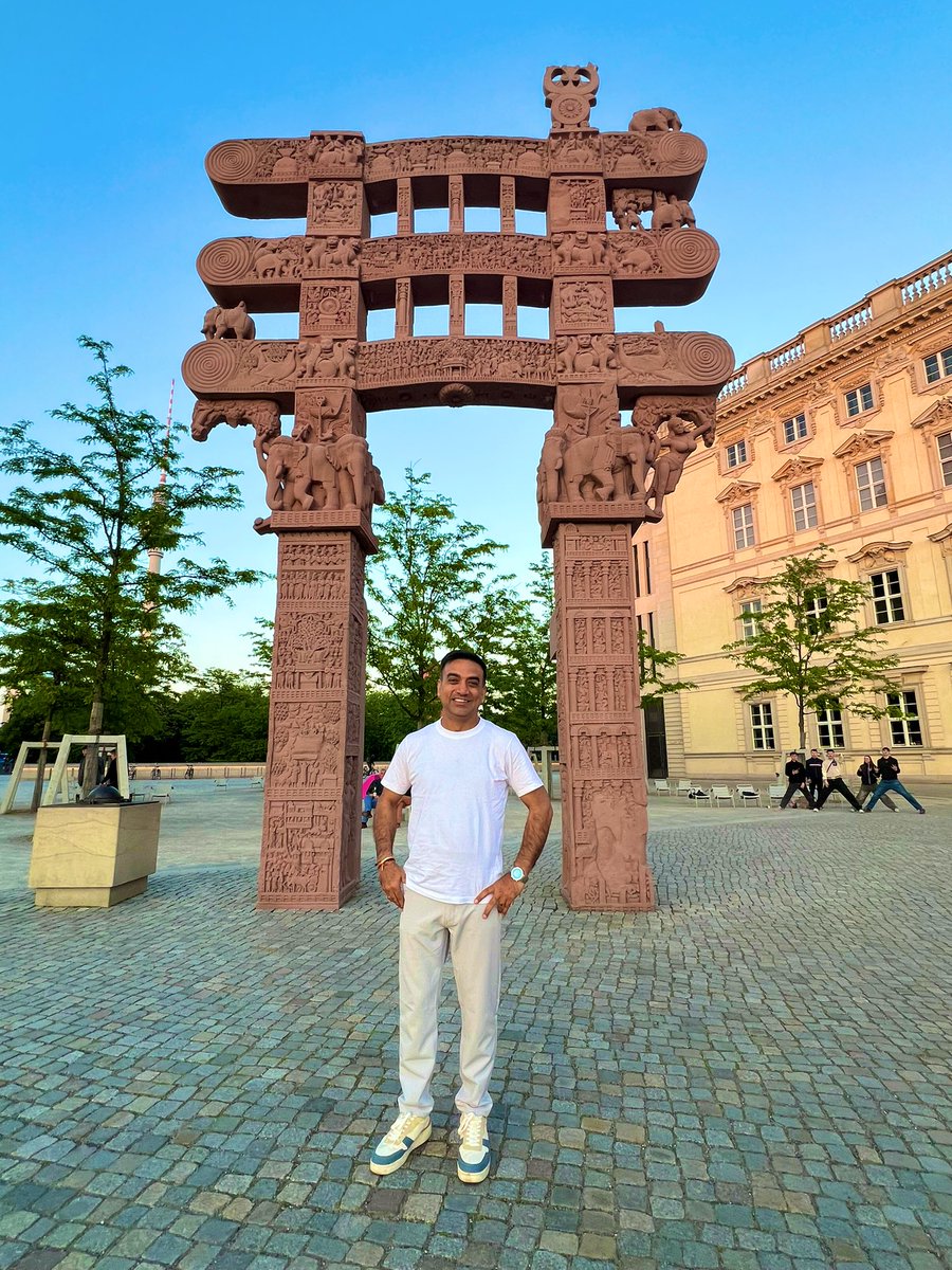 Spotted famous East Gate of the Great Stupa of Sanchi outside Humboldt Forum in Berlin. @humboldtforum @MinOfCultureGoI 
#sanchistupa #indianculture #germany #berlin