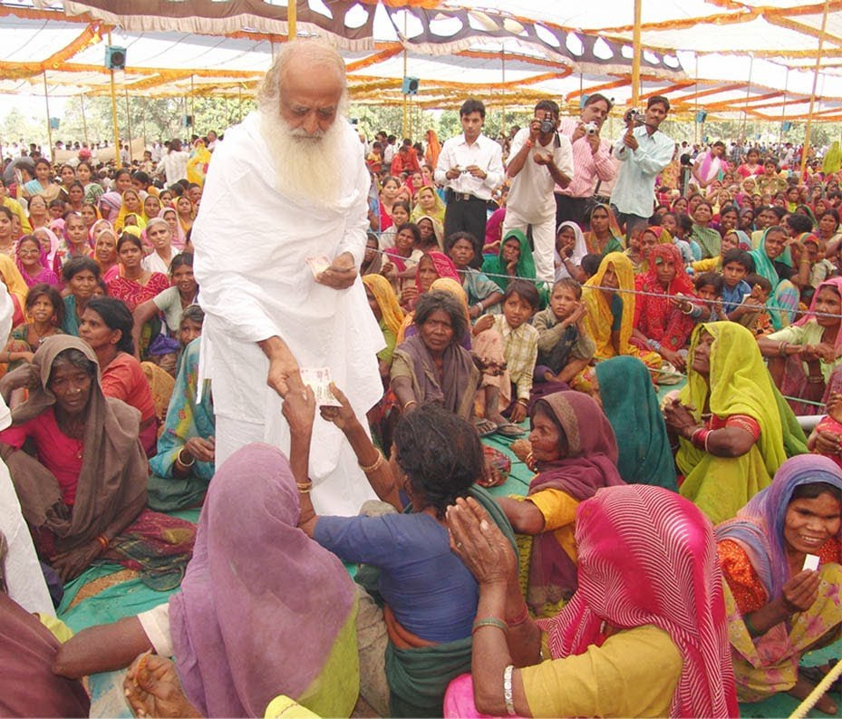 @rajanbhai777 @AshramUDP With the inspiration of Saint Shri, Bhajan, food and Dakshina are distributed selflessly in the tribal areas.
#friendly_to_animals
World Revered Sant Shri Asharamji Bapu is 
Inspirational for Society
