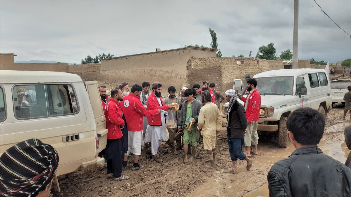 The floods that started in April intensified this weekend affecting Northeastern #Afghanistan. Our teams on the ground through @ARCSAfghanistan dispatched rapid assessment teams to Baghlan, with partners deploying mobile health teams, hot meals, and tents. Spokesperson available.