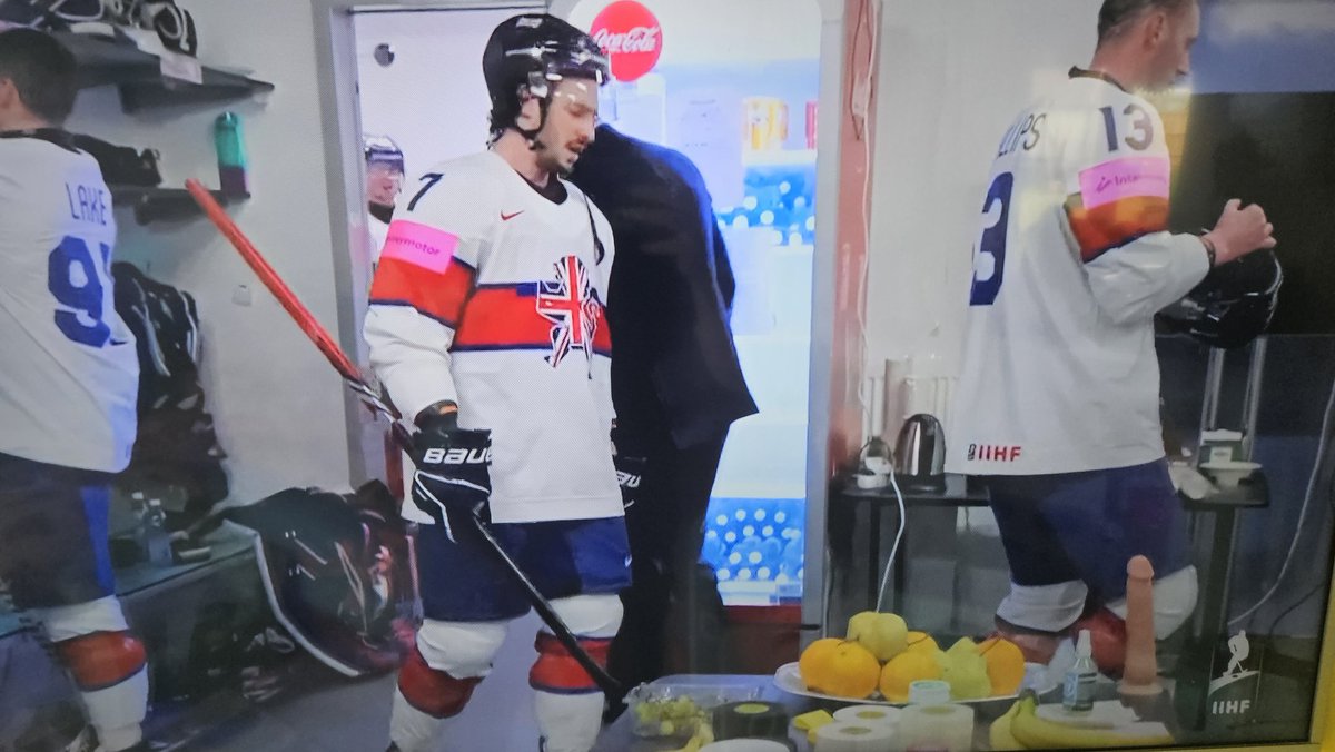 Nice to see Simms enjoying time in the team GB locker room <a href="/TeamGBicehockey/">Team GB Ice Hockey</a>