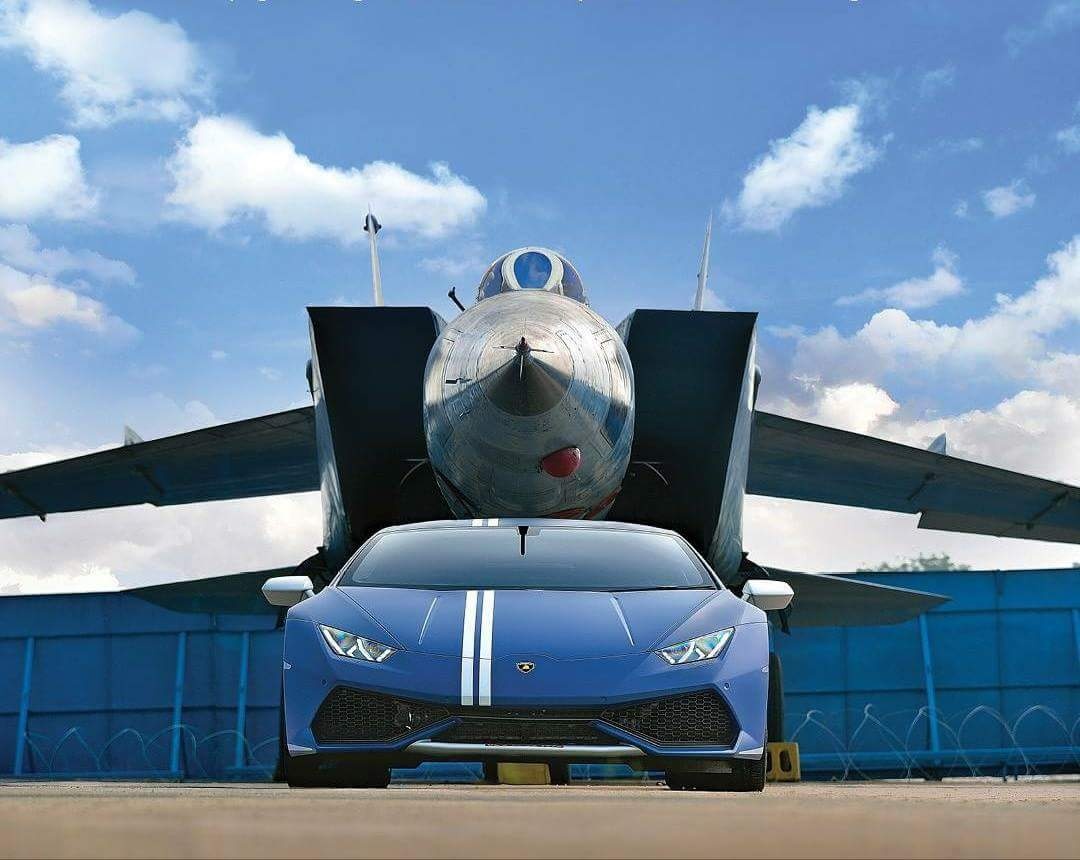 MIG-25 Foxbat of Indian Air Force with Lamborghini 🇮🇳❤️‍🔥

Foxbat developed by Soviet during Cold War; the World fastest Fighter Jet ever built & produced in large

IAF Flew it regularly over Pakistan Nuke Sites for Spying & going unnoticed Capable to flew up to height of 27Km