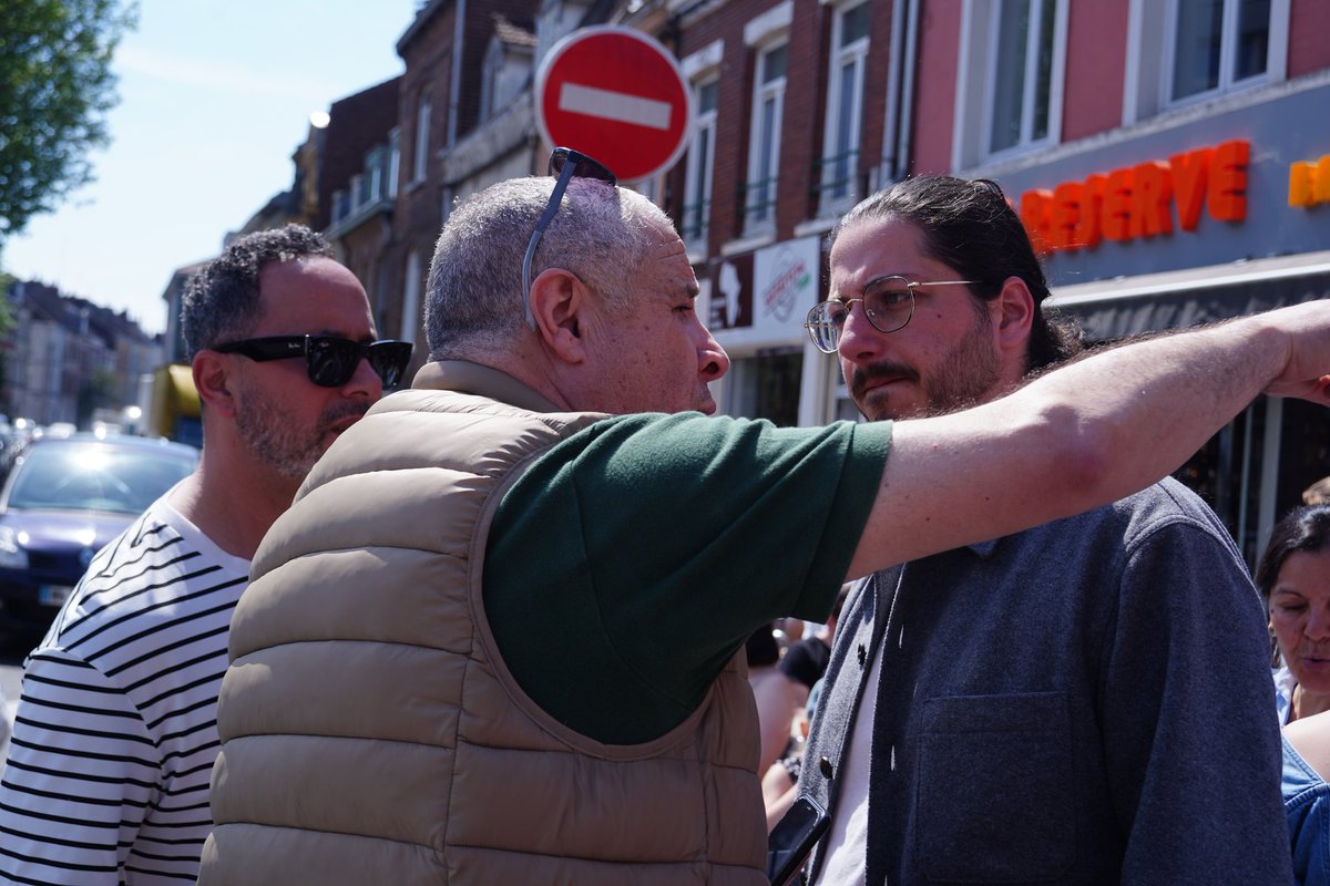 ✊ « Toute la famille vote pour vous ! Vous allez voir tout le monde ira voter» Un accueil impressionnant sur le marché de Wazemmes ce matin. Une dynamique populaire puissante. Comme un petit air de fin de campagne présidentielle 😎 Le 9 juin : On vote @ManonAubryFr !