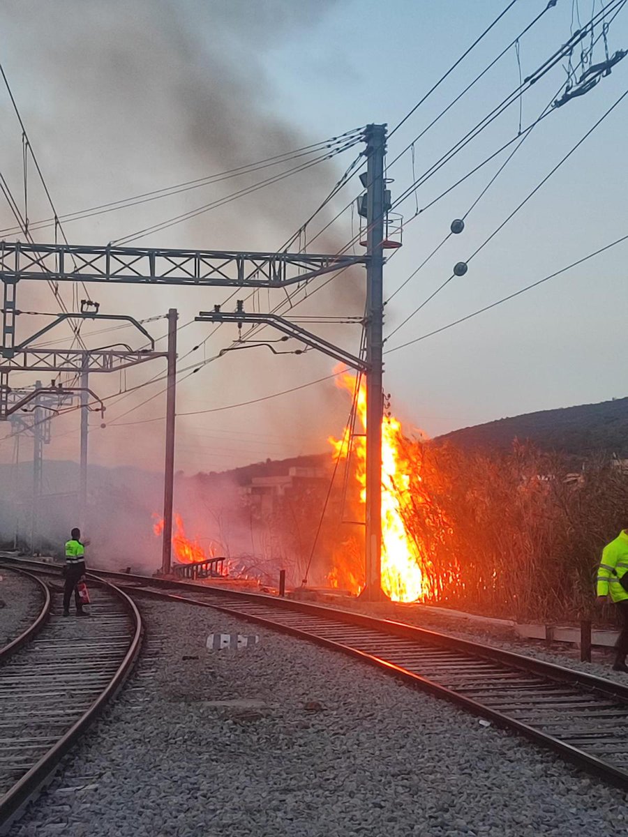 Fonts del Ministeri de Transports no descarten que el col·lapse de Rodalies i Regionals hagi estat intencionat per incidir en la jornada electoral #12M3Cat catradio.cat/catinfo