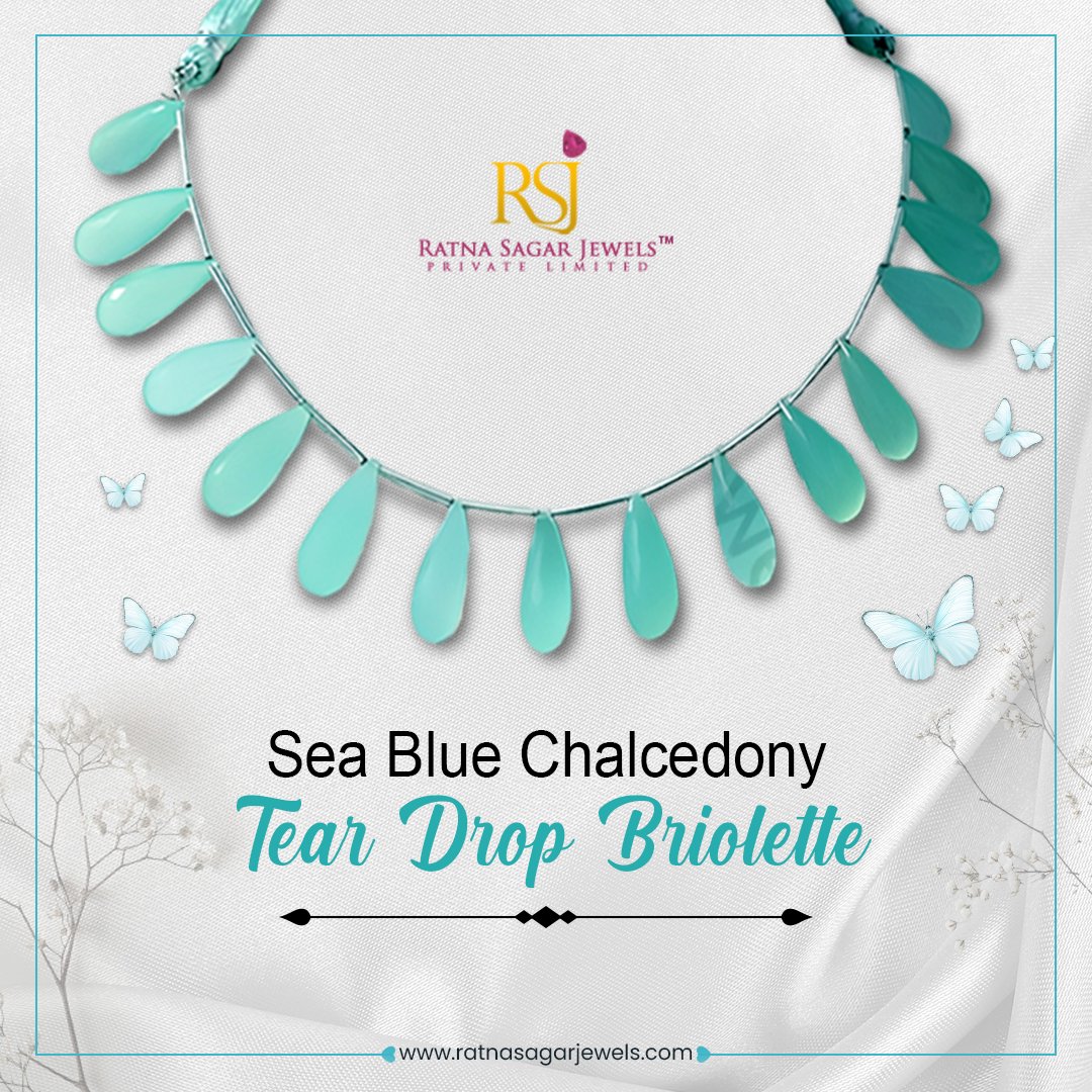 Drape yourself in the tranquility of the ocean with our Sea Blue Chalcedony Tear Drop Briolette. Perfect for adding a touch of calm elegance to any outfit.
.
Order now- ratnasagarjewels.com/product-seablu…
.
#RatnaSagarJewels #GemstoneBeads #BeadedJewelry #HandmadeJewelry #GemstoneLove
