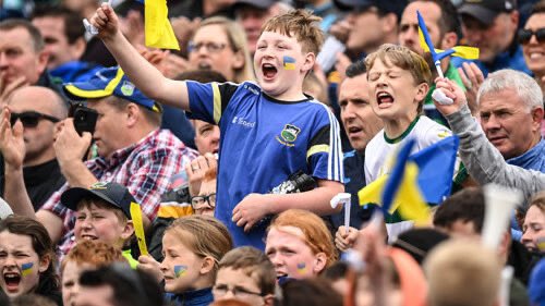 COMPETITION TIME We are given a lucky Tipp supporter the chance to win 2 stand tickets to next Sunday’s game v Cork. Just post a picture of yourself in your Tipp colours, tag @TipperaryGAA, your favorite Tipp GAA club and use the hashtag #upthepremier Winner announced Friday🔵🟡