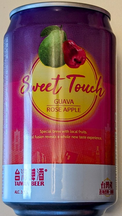 台灣啤酒 芭楽蓮霧啤酒
Sweet Touch guava rose apple
紫色のスーパーとかで見掛けない缶を制限エリアで見掛けて1缶
わかりやすいグァバ味と香り、かすかに蓮霧、ビールとわかる味と少しの甘みで飲みやすく好みの味わい🍺