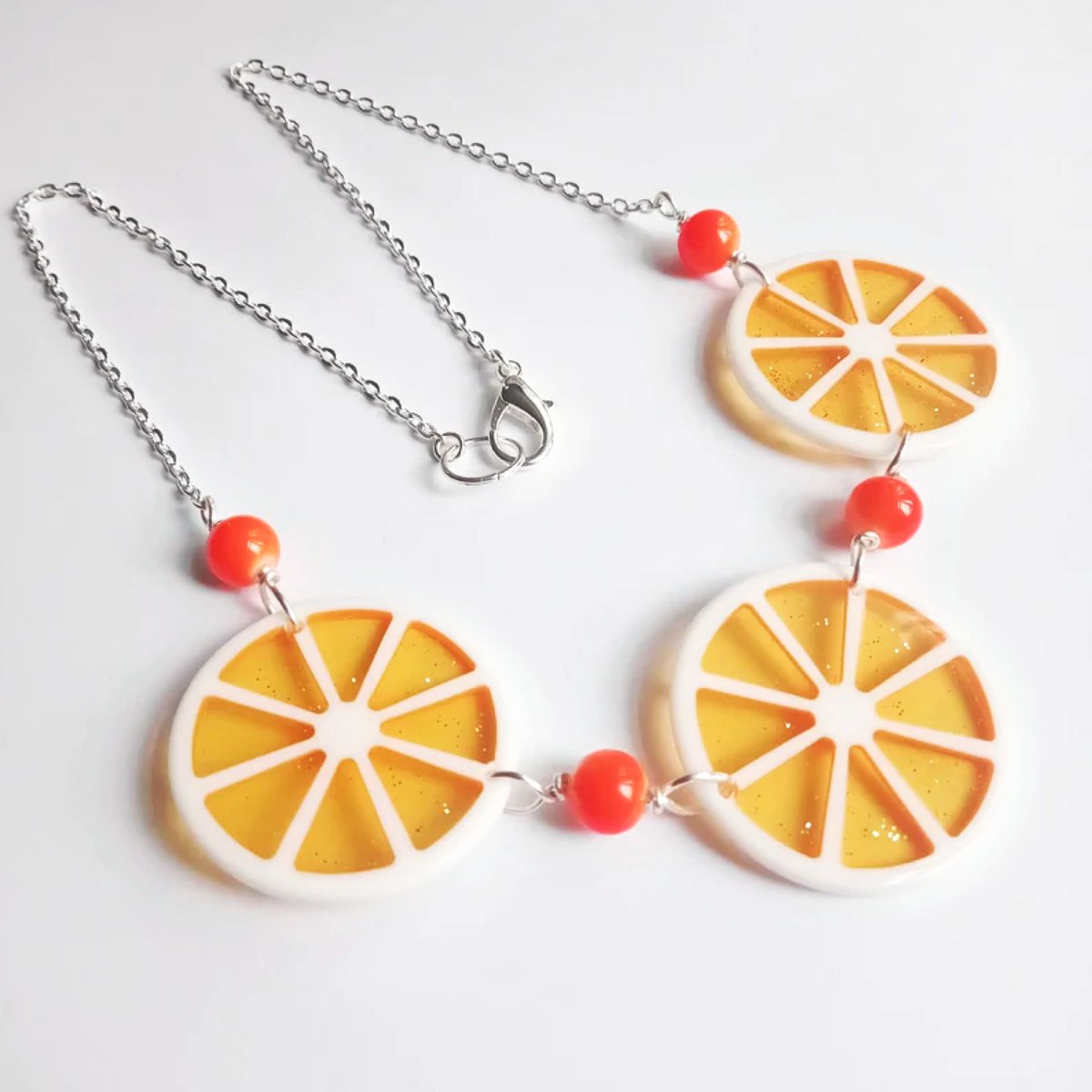 Fresh, fruity and fun!

#lemon #necklace #etsyhandmade

bluebirdsanddaisies.etsy.com/listing/993254…