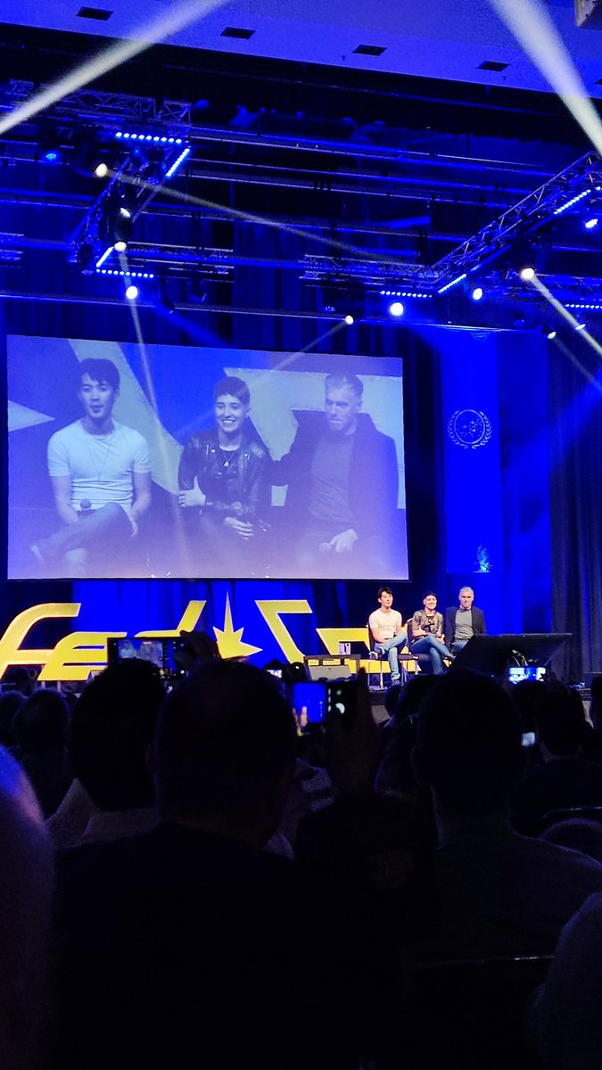 NandaIee's tweet image. Was great seeing all three SNW actors on stage together 🥰

#FedCon