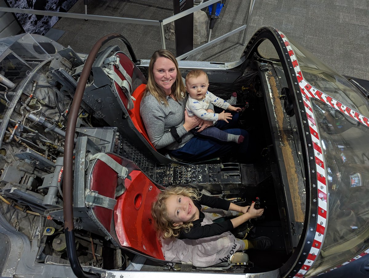 🎉🌷Happy #MothersDay to all the amazing moms and mother figures! Thank you for being awesome and for the love and support you provide our future pilots and astronauts. ✈️👩‍🚀 📷 @dennisrice