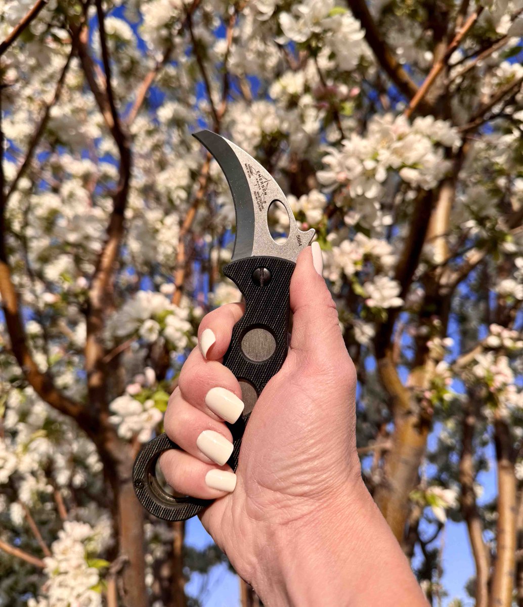 Cheers to all the fierce, badass moms out there! Happy Mother’s Day from Emerson Knives. Here’s to your strength, resilience, and unwavering love. 💪🏼🌸