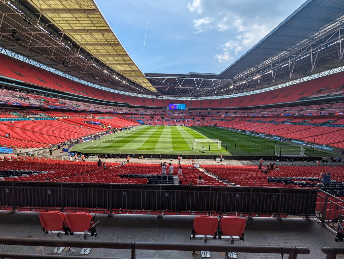 JoeGravatt's tweet photo. Cracking day for it. #COYS https://t.co/xO4HUcNtRI